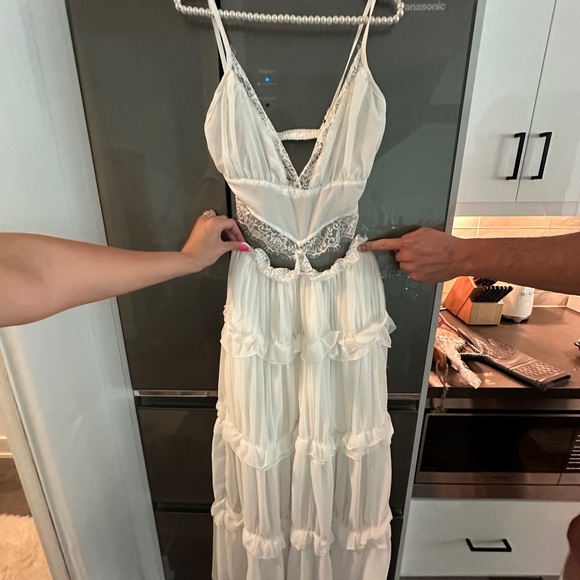 BRIDE / WEDDING / HONEYMOON WHITE BACKLESS RUFFLE MAXI DRESS - Picture 4 of 7